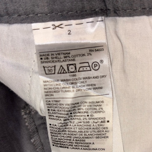 Old Navy Gray Women's Shorts - Picture 6 of 6